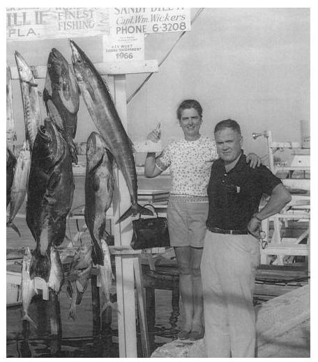 图5:John和Elizabeth Tukey以及他们在基韦斯特捕到的鱼。